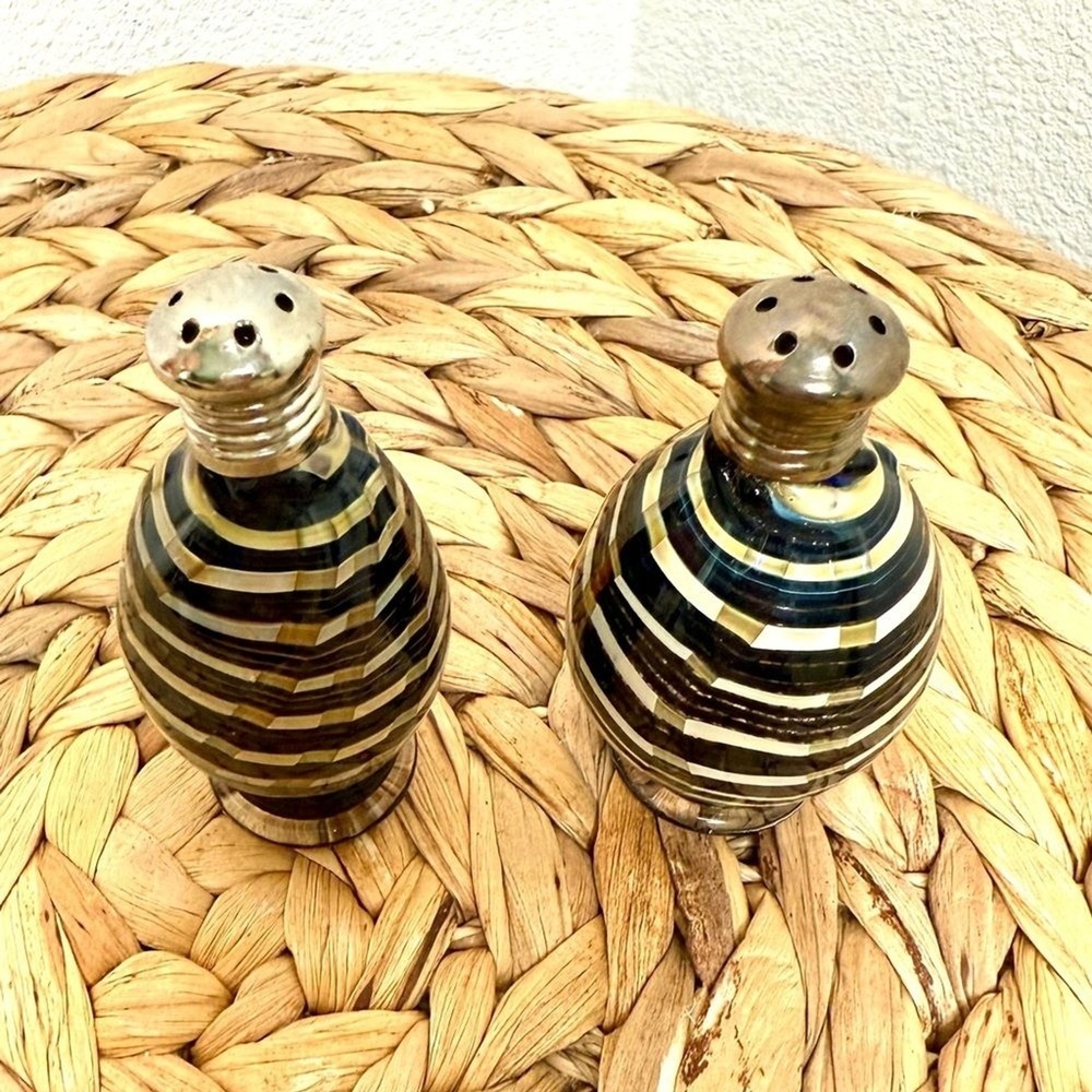Four Sisters Salt and Pepper Shakers Black Cream Spiral Handblown Art Glass - Picture 2 of 4